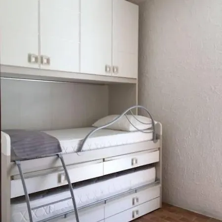 Nyaraló Casa Elegante In Riva Al Mare, -ch-