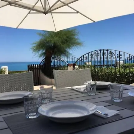Casa Elegante In Riva Al Mare, -ch- Nyaraló